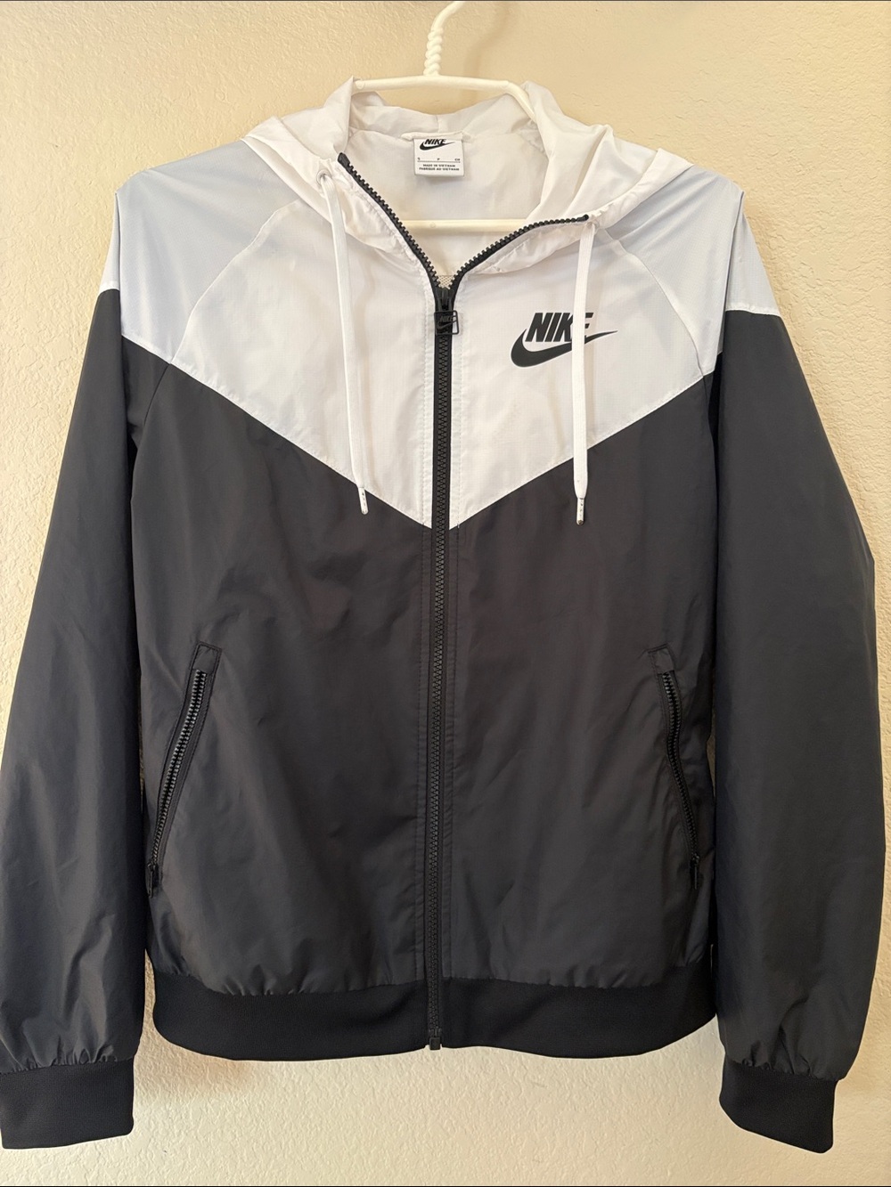 Nike Black and White Chevron Windbreaker Jacket with Hood